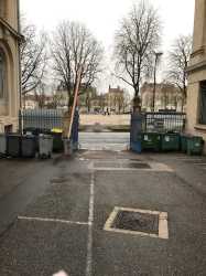 ENTREE  PARKING PLACE CARNOT.JPG